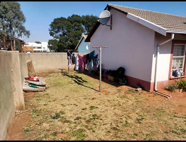 2 BEDROOM HOUSE FOR SALE IN LENASIA SOUTH